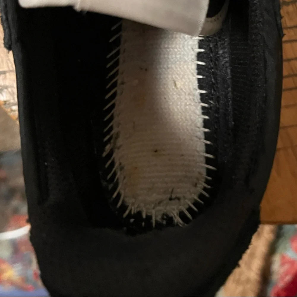 New Balance Retro 327 Black and White Athletic Shoes - 8 - Picture 12 of 12